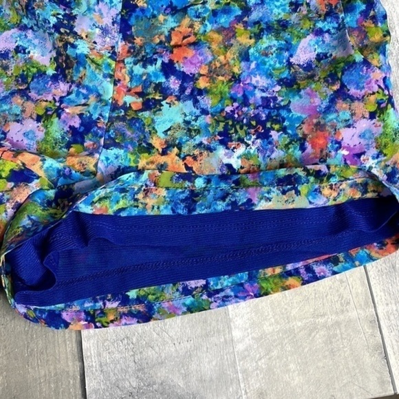 FOREVER 21 watercolor‎ print shorts.Pockets.  Size zip.Lined.Lightweight. Medium - Picture 10 of 11